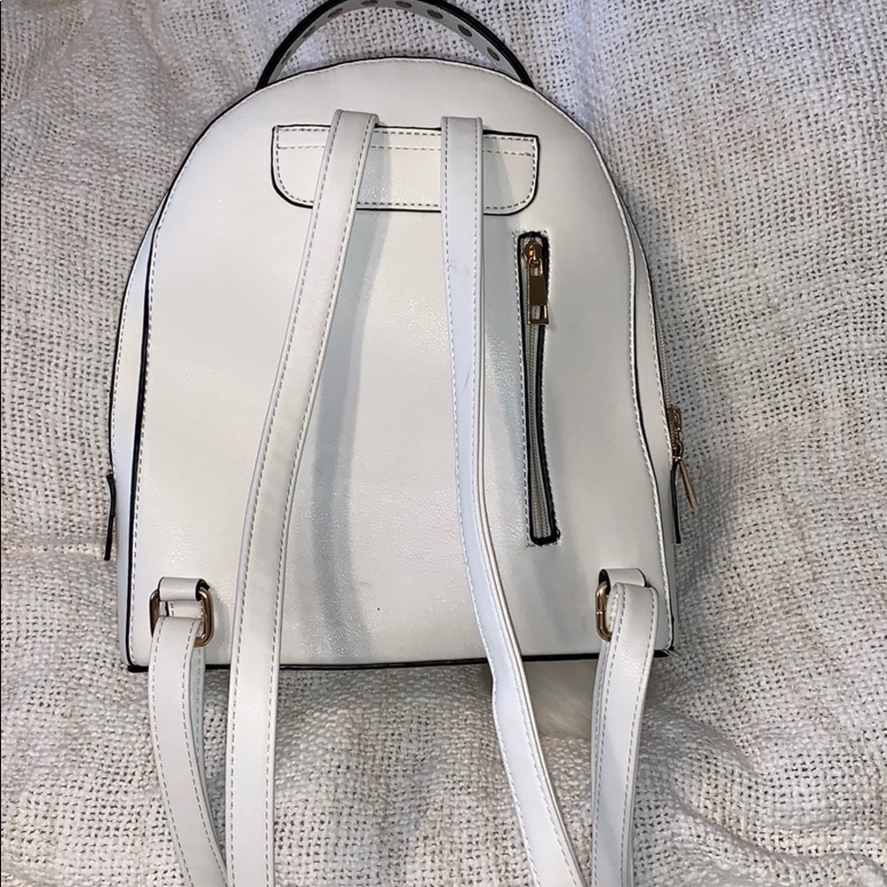 Backpack - Picture 3 of 6